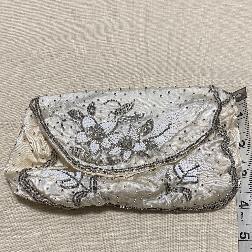 Vintage Dormar Elegant Beaded Clutch in Cream and Silver - Picture 5 of 7
